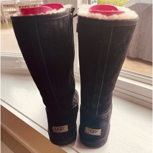 Ugg Australia Women’s Size 7 Black Tall S/N 5683 Zipper Closure